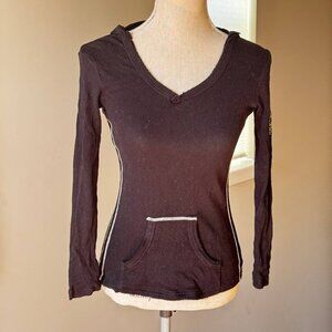 VINTAGE HAVANA Long Sleeve Top with Hood in Black - Size Medium